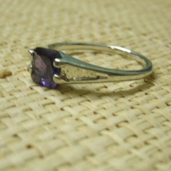 Sterling Silver Plated CZ Ring faceted dark purple - Picture 5 of 8